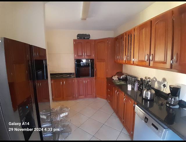 4 BEDROOM FREESTANDING FOR SALE IN SAFARI GARDENS